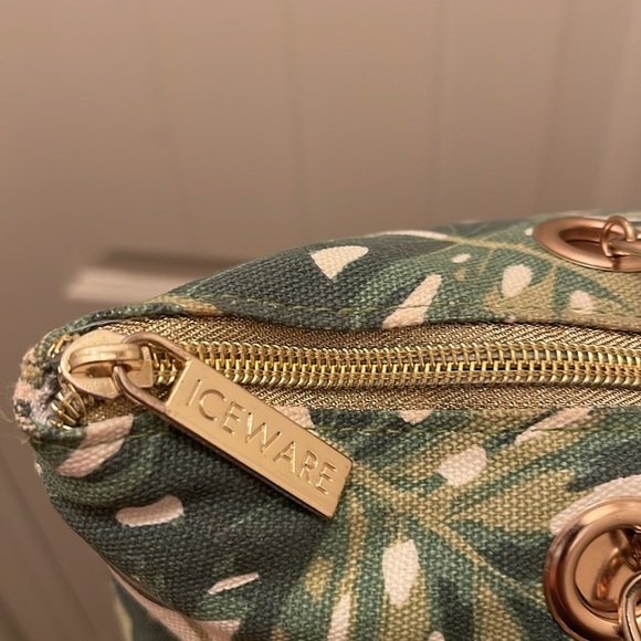 Iceeare please check all pictures of condition. Pictures are my description. - Picture 9 of 17